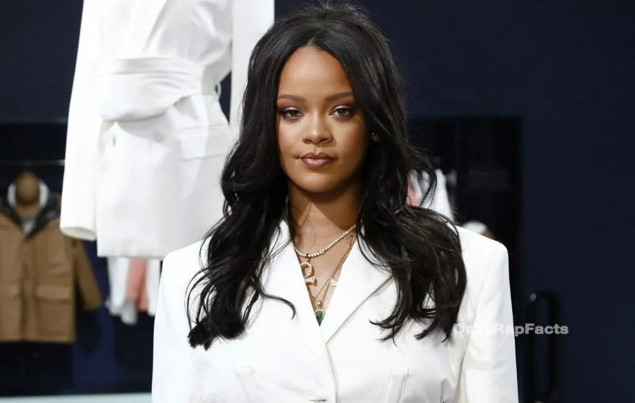Rihanna Will Release a Visual Autobiography