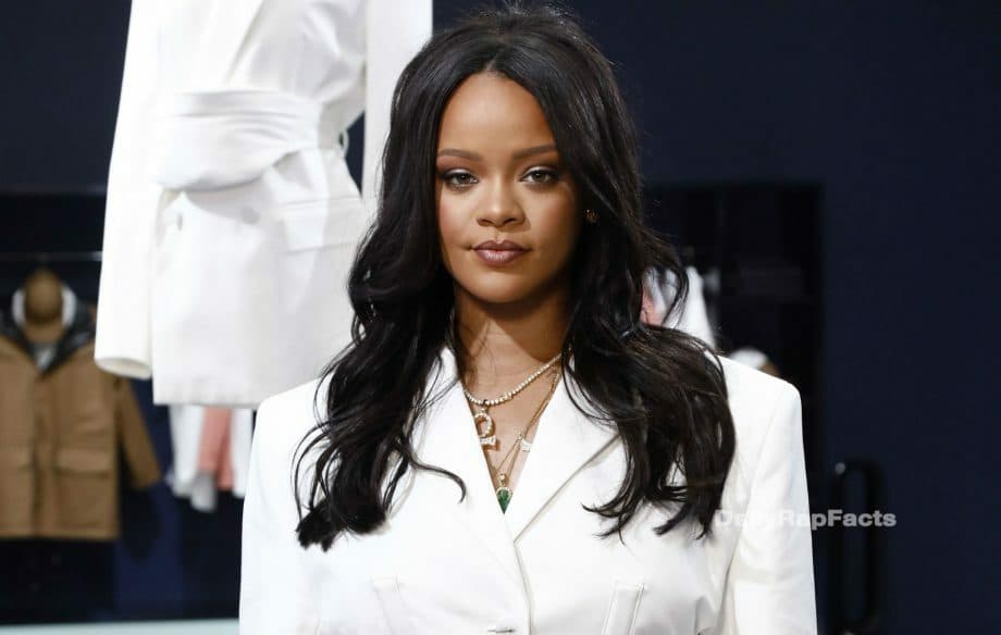 Rihanna Will Release a Visual Autobiography